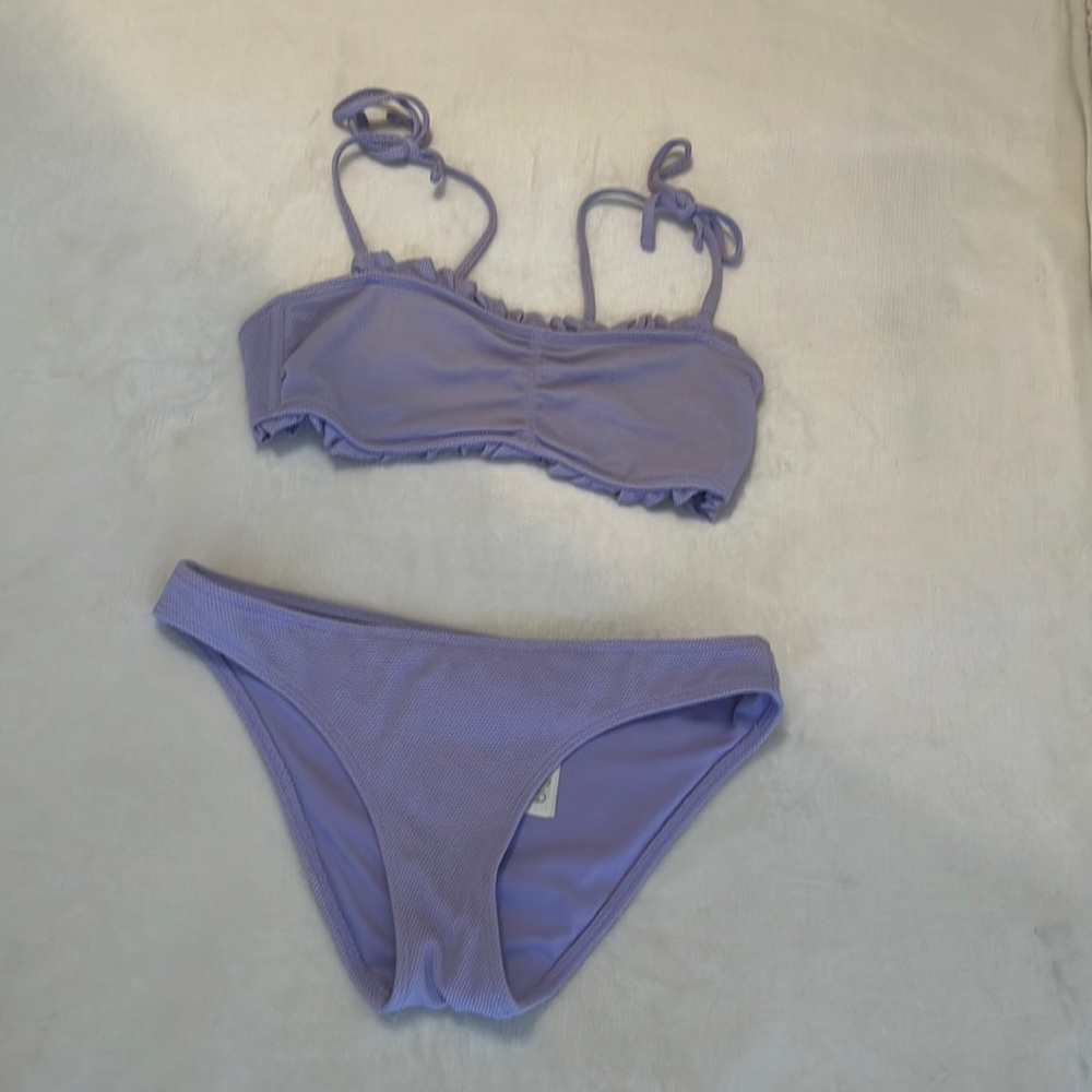 💟Lavender Hollister Bikini w/ removable straps! Lightly used great condition!💟